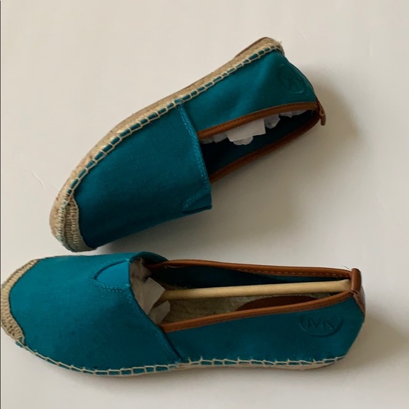 Michaels Kors Meg espadrilles slip on flats. - Picture 2 of 5